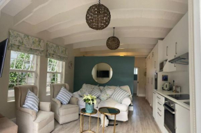 Gorgeous, private cottage in prestigious Newlands.
